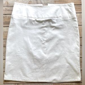🤍New York & Company City Stretch White Skirt🤍